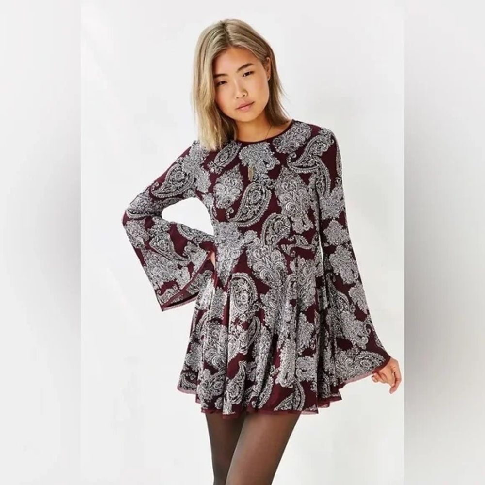 Urban Outfitters Ecote Bell Sleeve Paisley Dress Wine Bordeaux 6